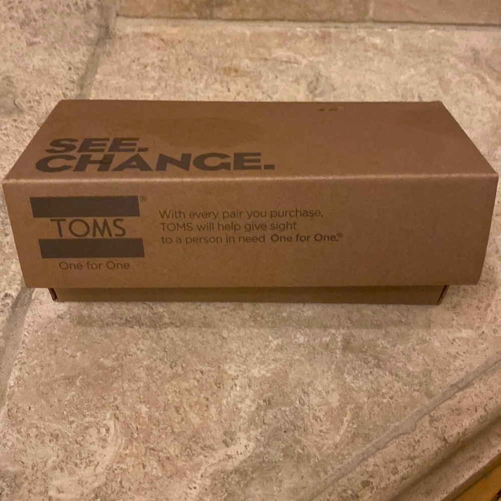 Toms Lottie sunglasses new with case